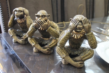 Бронзовые статуэтки  “Три обезьяны”
